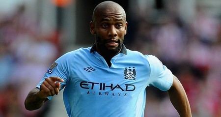 维拉晒海报预热欧联杯：欧联杯比赛日，我们回来了！（维拉发布海报为欧联预热：比赛日，我们回归！）