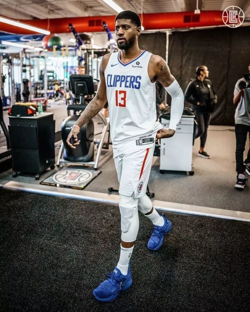 CBA：福建队绝杀北控 球迷沸腾（CBA：福建压哨击败北控，全场球迷沸腾）