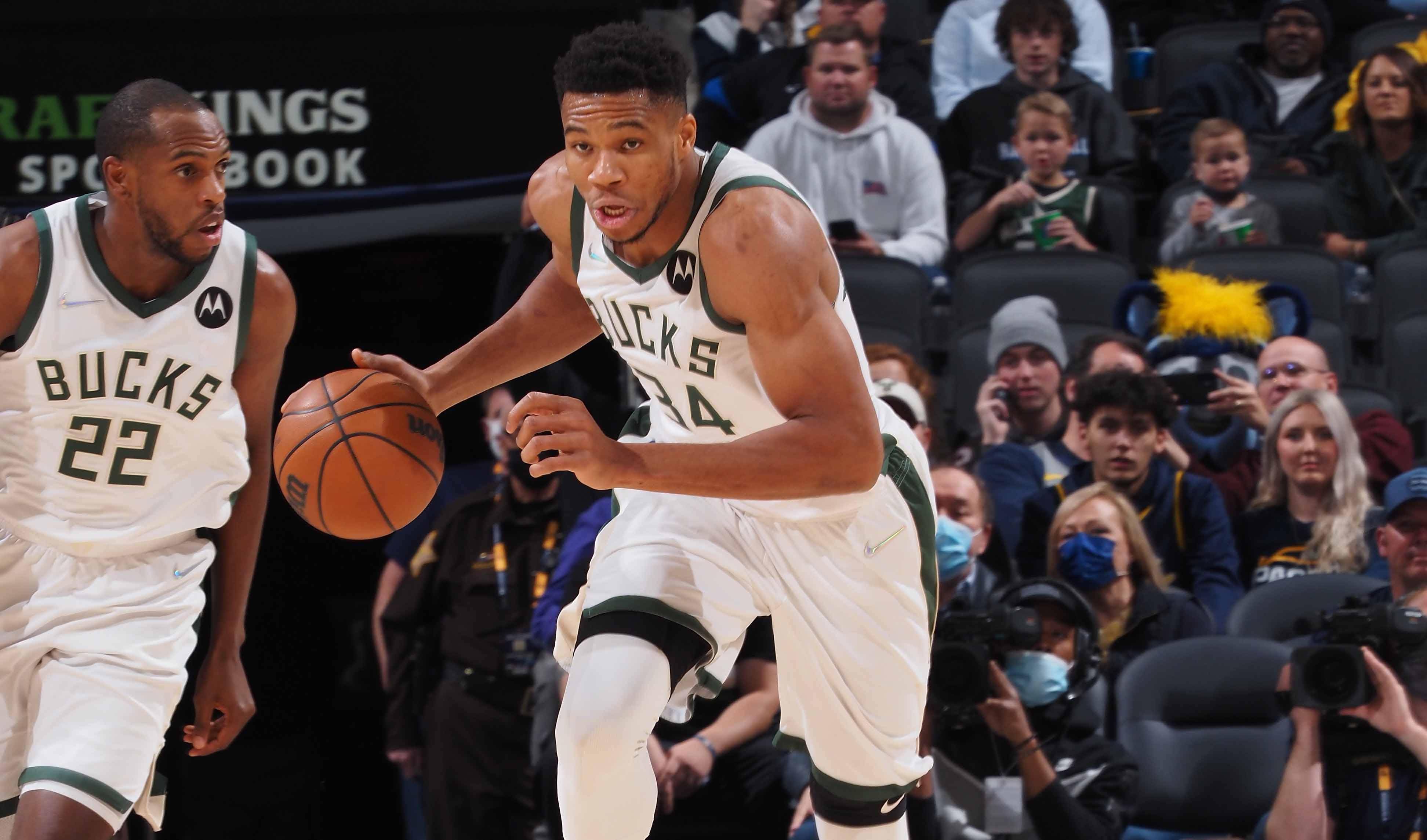 雨一直下！徐杰第三节独中5记三分 三节10中8砍下23分6助（外线火力全开！徐杰第三节轰进5记三分，前三节10投8中砍下23分6次助攻）