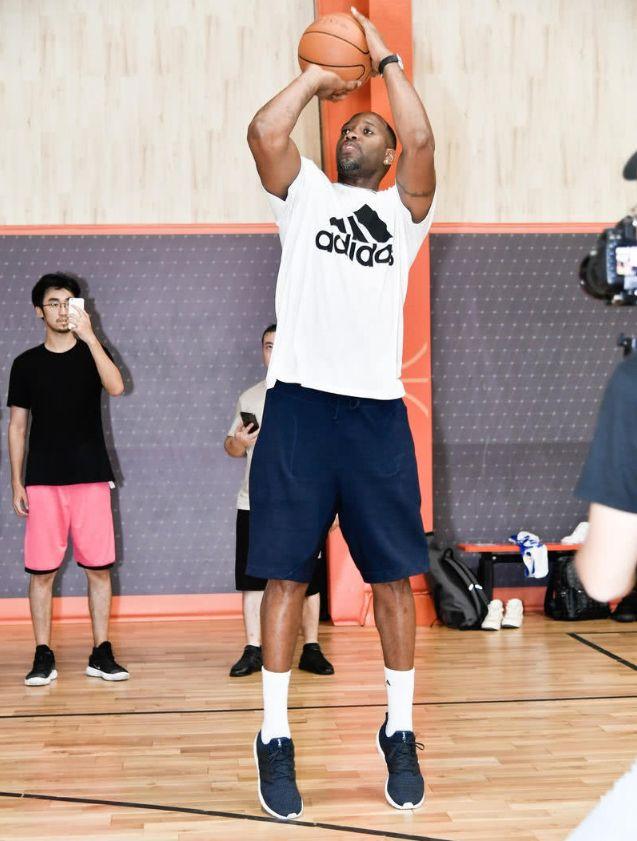 卡森·华莱士：替补上场必须立刻为球队带来影响 不能成攻防断点（卡森·华莱士：替补出场要立刻贡献，不能成为攻防短板）