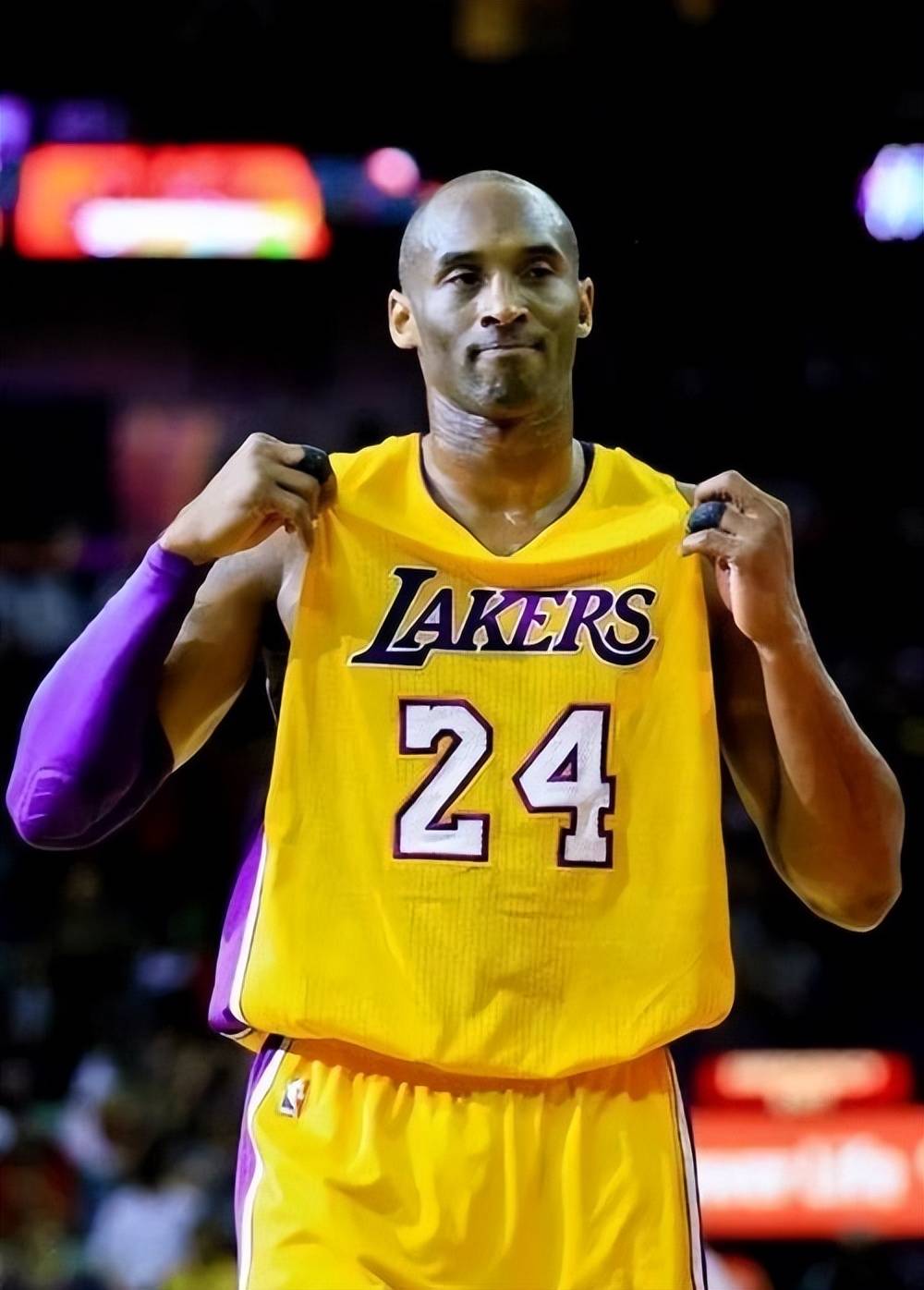 足球足球天才少年迎来国家队首秀，全场最佳（足坛天才少年国家队处子秀，荣膺全场最佳）