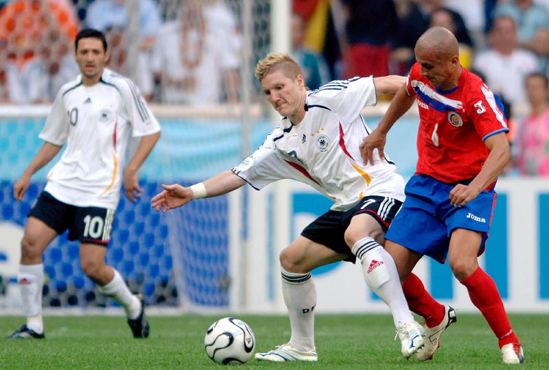 马卡：阿劳霍目前最有可能是在圣诞假期后回归巴萨（马卡报：阿劳霍大概率将在圣诞假期结束后回归巴萨）