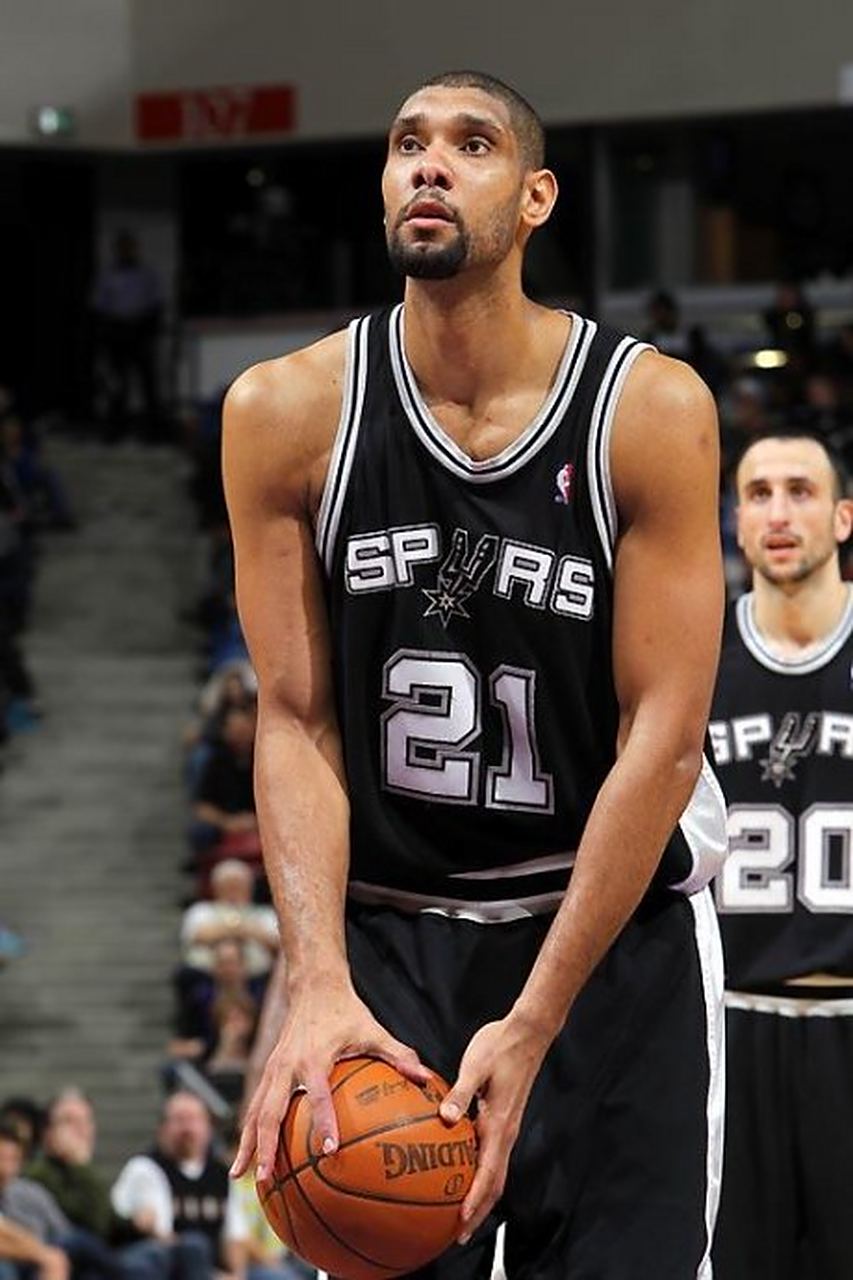 篮球湖人球员恢复训练，状态良好（湖人球员恢复合练，状态上佳）