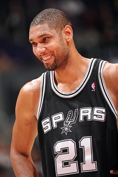 埃泽英格兰队生涯前3进球均为替补打进，为凯恩后第二人（埃泽英格兰生涯前3球皆替补破门，继凯恩后第二人）