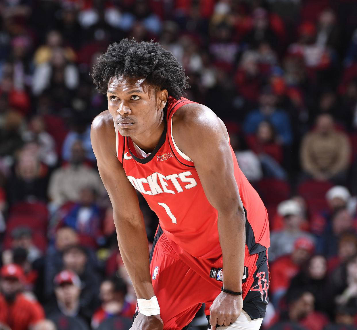 维尼修斯遭受外界批评，队友纷纷在社交网站上对其表示支持（维尼修斯饱受质疑，队友社媒集体声援）