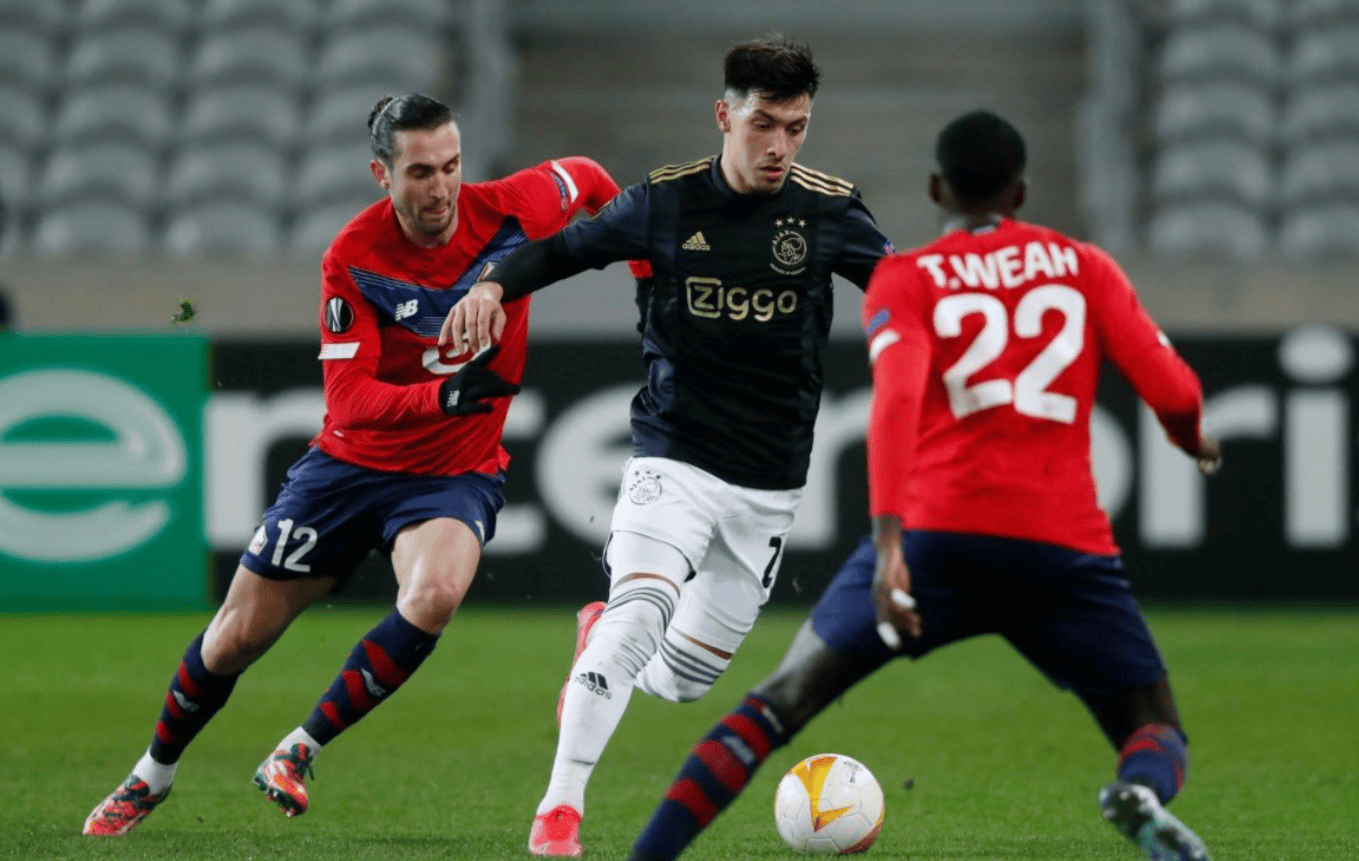 看不到梅西！印度球迷怒了：拆掉广告牌 狂扔水瓶 现场骚乱（看不到梅西引爆印度球迷不满：拆广告牌、掷水瓶，现场失控）