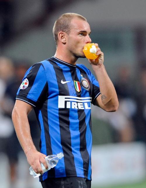 西甲焦点战！马竞主场迎战瓦伦西亚 西蒙尼誓破蝙蝠军团防线（西甲重磅对决：马竞主场迎瓦伦西亚，西蒙尼誓撕蝙蝠军团防线）