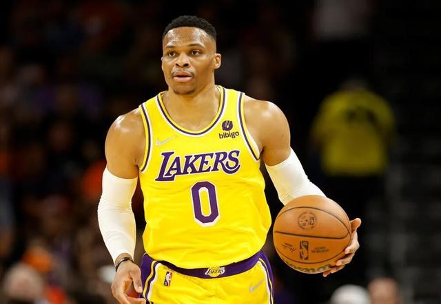 世体：施洛特贝克仍犹豫与多特续约，皇马与巴萨将争夺他（世体：施洛特贝克续约多特仍观望，皇马巴萨拟展开争夺）