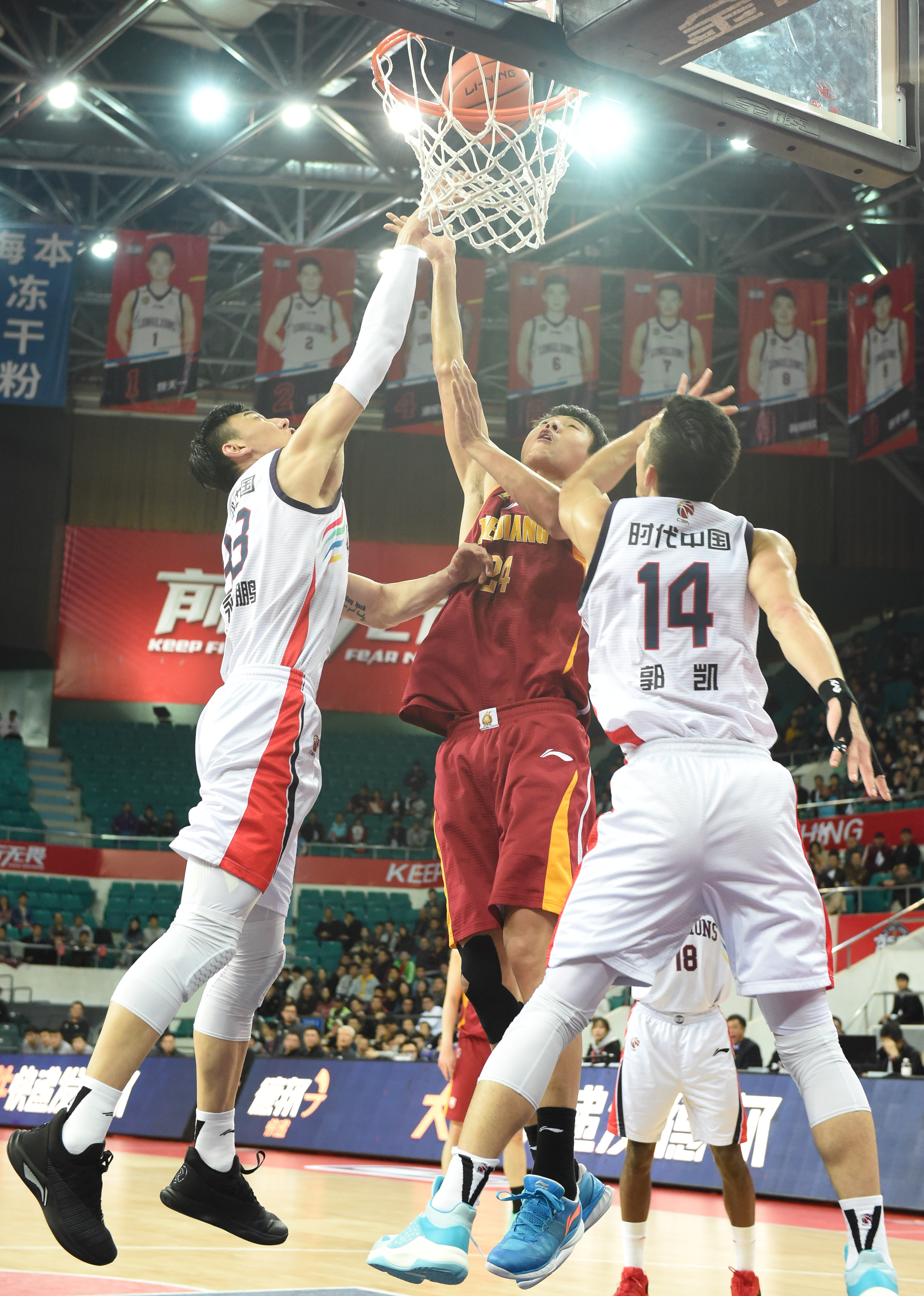 罗体：斯帕莱蒂重回那不勒斯全程遭嘘，球迷不原谅他执教尤文（罗马体育报：斯帕莱蒂重返那不勒斯遭全场嘘声，球迷仍因其执教尤文难以原谅）