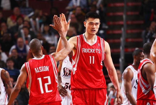 CBA俱乐部杯-奎因29分广东轻取广州 香港金牛胜同曦（CBA俱乐部杯：奎因砍29分助广东大胜广州，香港金牛击败同曦）