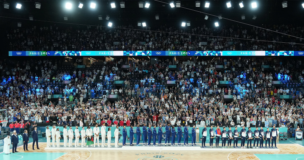 CBA：深圳男篮三分火力全开 主场击败上海（CBA：深圳男篮外线爆发，主场力克上海队）