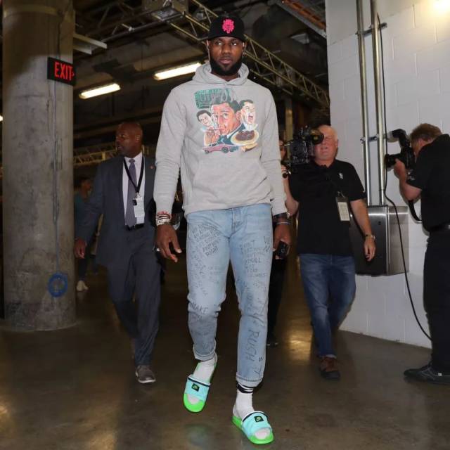 好消息！卡马文加伤情无碍 皇马中场核心有望战塞尔塔（利好！卡马文加无大碍，皇马中场核心有望出战塞尔塔）