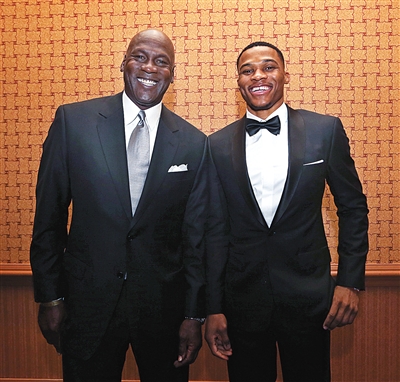 小贾巴里：伊森的重要意义无法用言语形容 他回归时我们会很兴奋（小贾巴里：伊森的价值难以言喻 等他复出我们一定会非常兴奋）